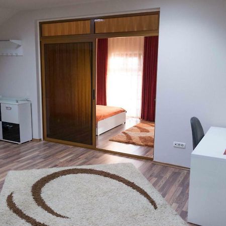 Penthouse De Lux Lägenhet Oradea Exteriör bild