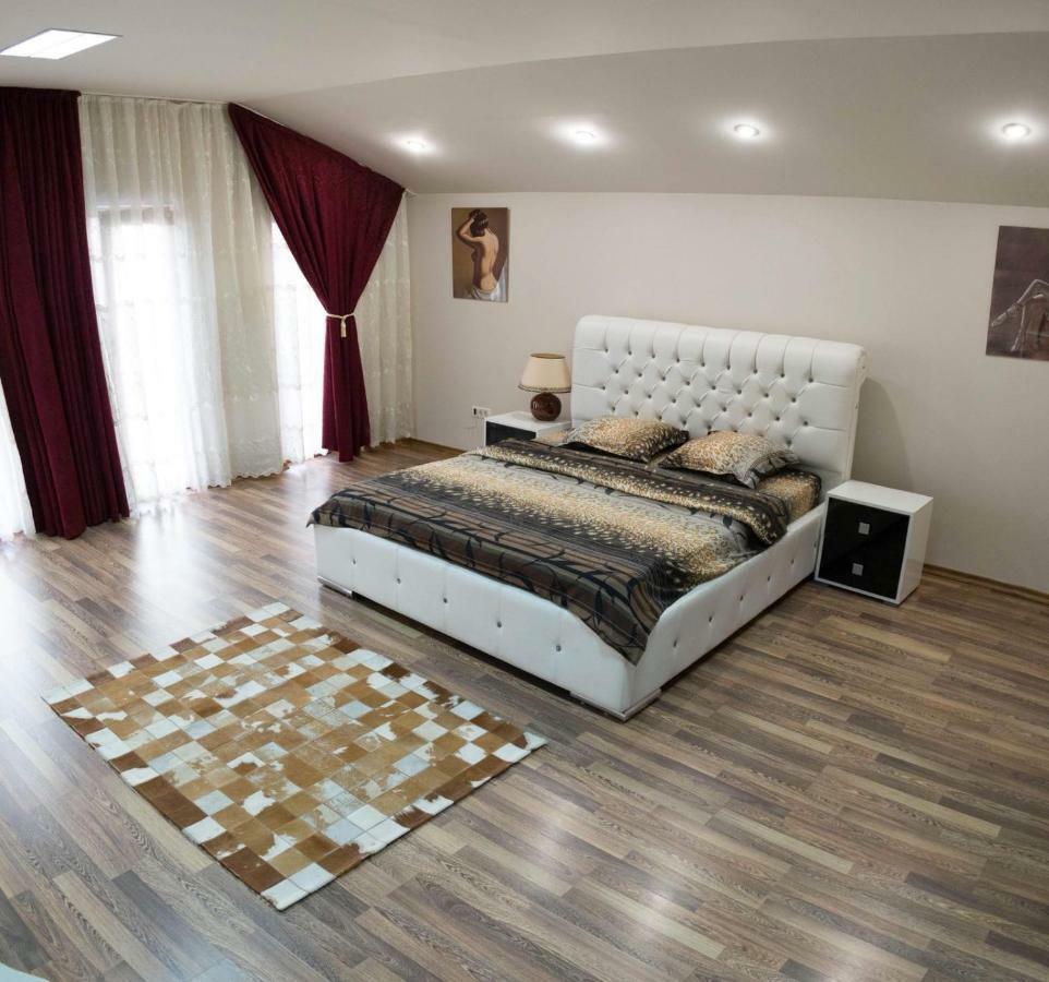 Penthouse De Lux Lägenhet Oradea Exteriör bild