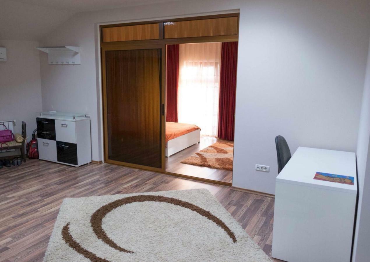 Penthouse De Lux Lägenhet Oradea Exteriör bild