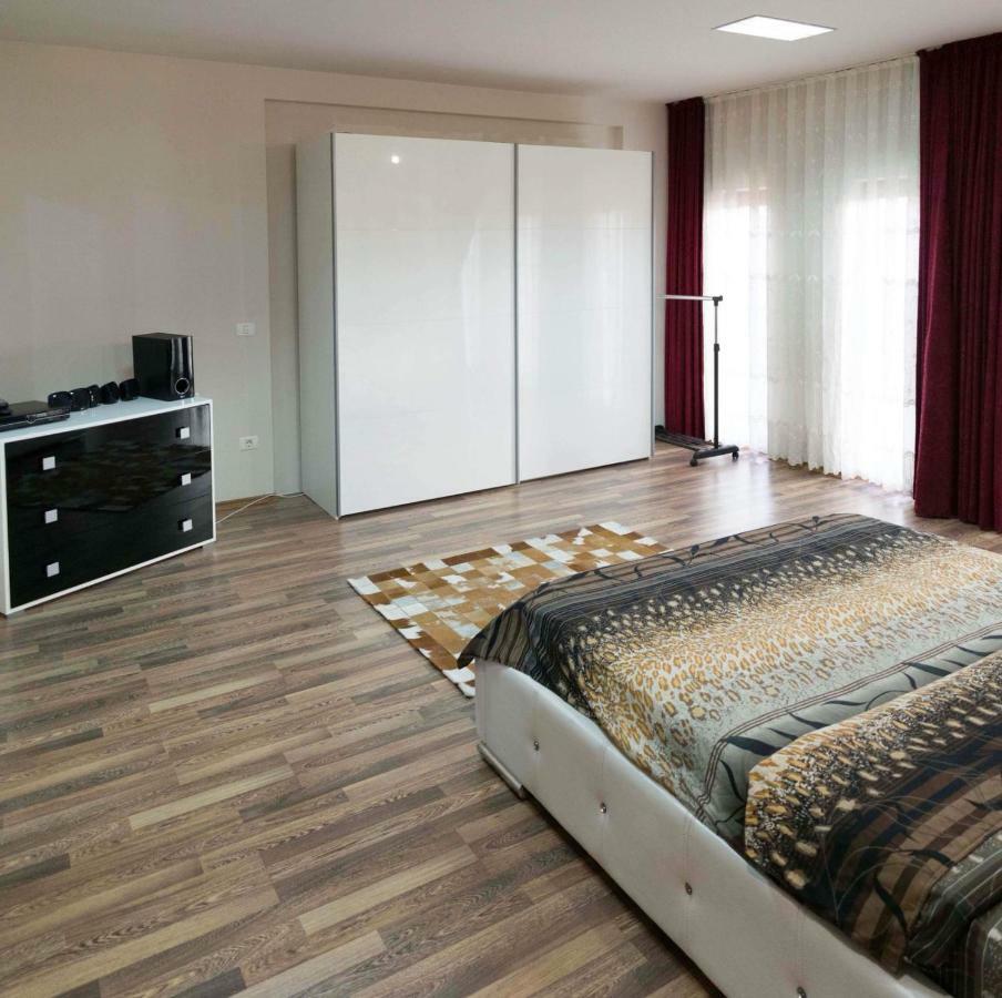 Penthouse De Lux Lägenhet Oradea Exteriör bild