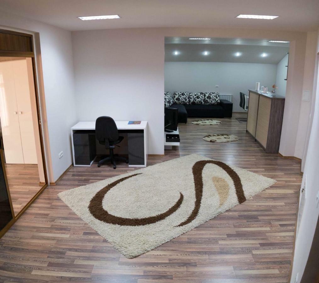 Penthouse De Lux Lägenhet Oradea Exteriör bild